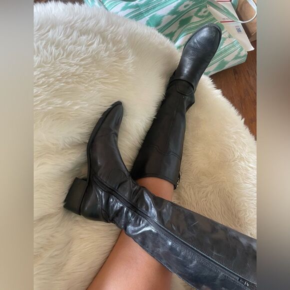 Black knee high boots - Picture 3 of 8